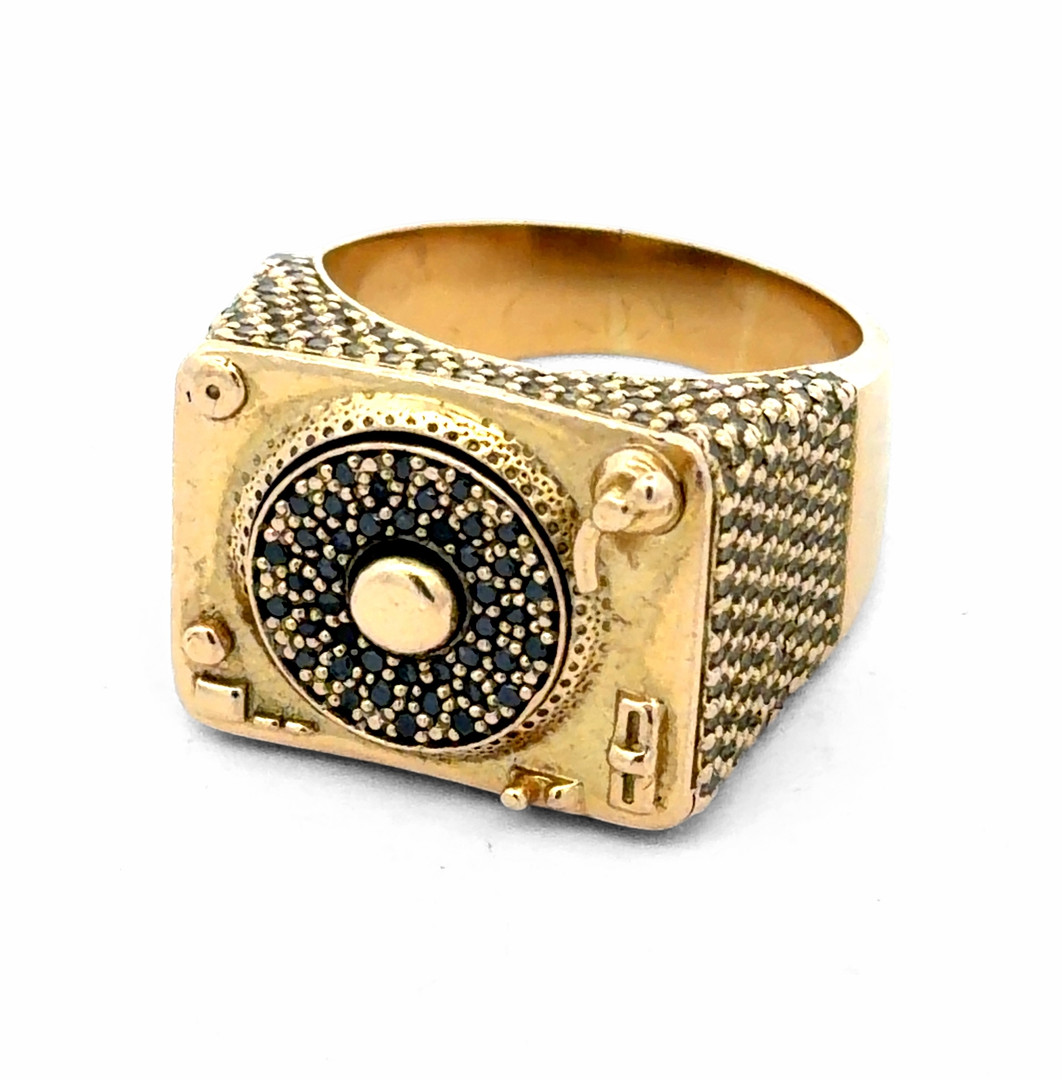 DIAMOND SET 'TURNTABLE' RING 18Ct Gold